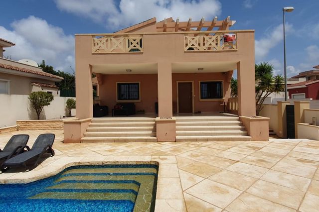 4 quarto Moradia para venda em Ciudad Quesada, Rojales com piscina - 470 000 € (Ref: 9858797)