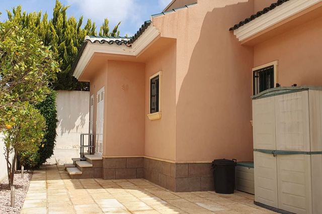 4 quarto Moradia para venda em Ciudad Quesada, Rojales com piscina - 470 000 € (Ref: 9858797)