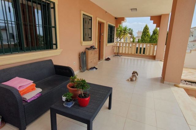 4 quarto Moradia para venda em Ciudad Quesada, Rojales com piscina - 470 000 € (Ref: 9858797)