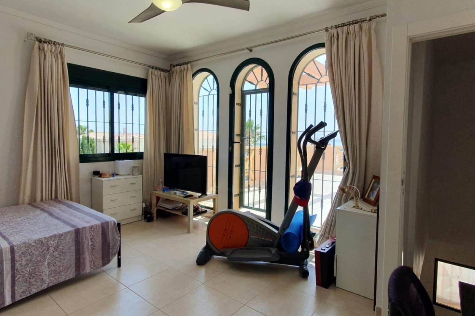 Chalet de 4 habitaciones en Ciudad Quesada en venta con piscina - 470.000 € (Ref: 9858797)