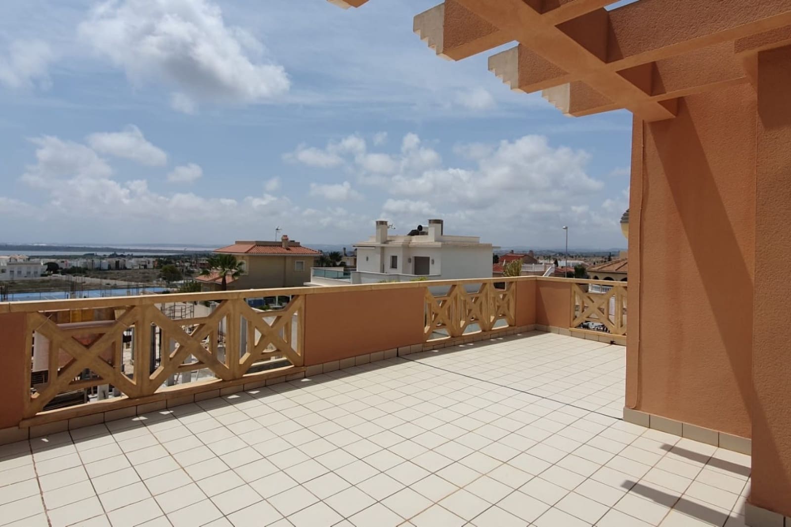 Chalet de 4 habitaciones en Ciudad Quesada en venta con piscina - 470.000 € (Ref: 9858797)