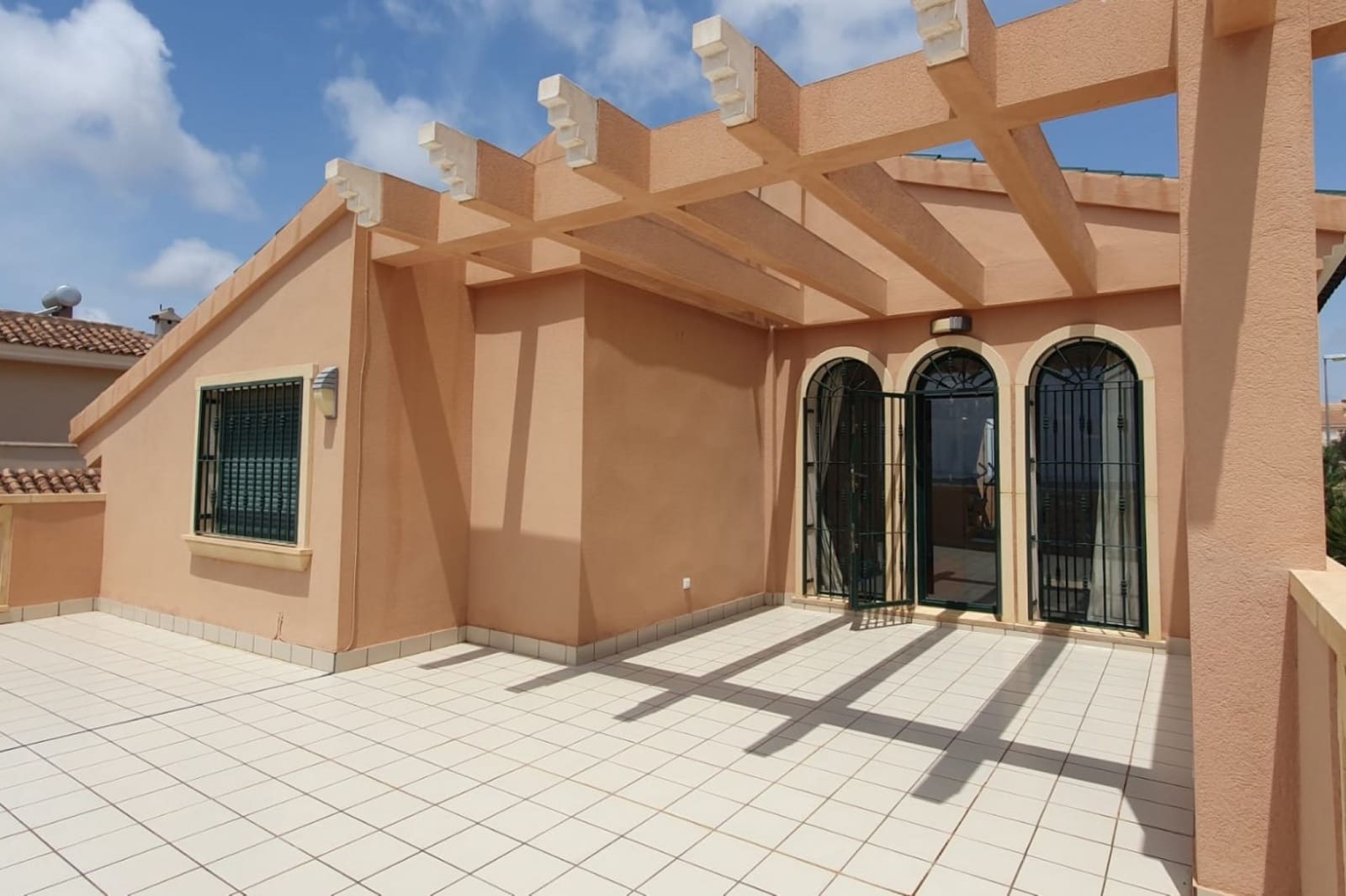 Chalet de 4 habitaciones en Ciudad Quesada en venta con piscina - 470.000 € (Ref: 9858797)