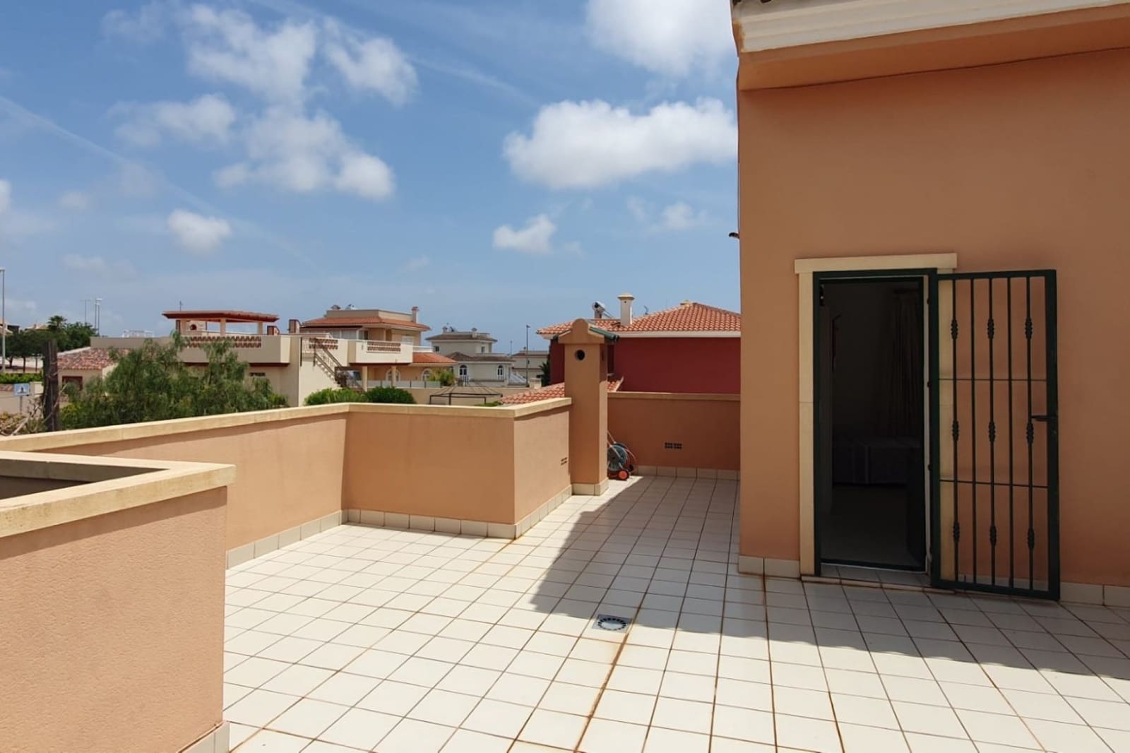 Chalet de 4 habitaciones en Ciudad Quesada en venta con piscina - 470.000 € (Ref: 9858797)