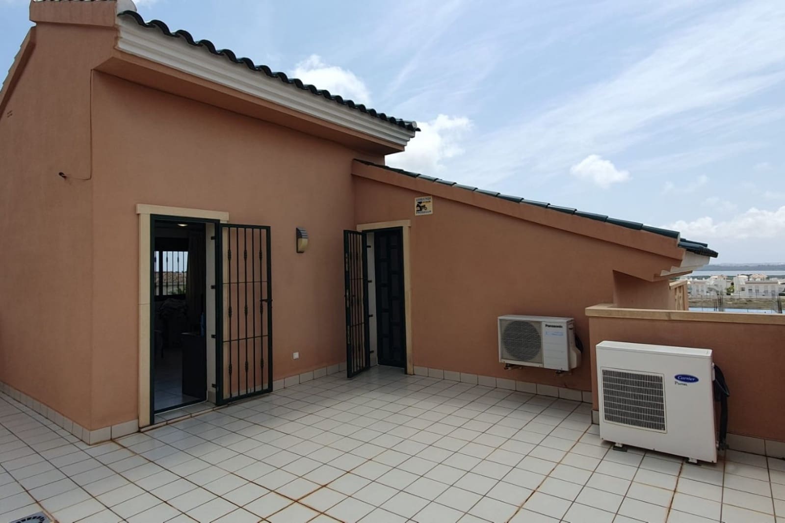 Chalet de 4 habitaciones en Ciudad Quesada en venta con piscina - 470.000 € (Ref: 9858797)