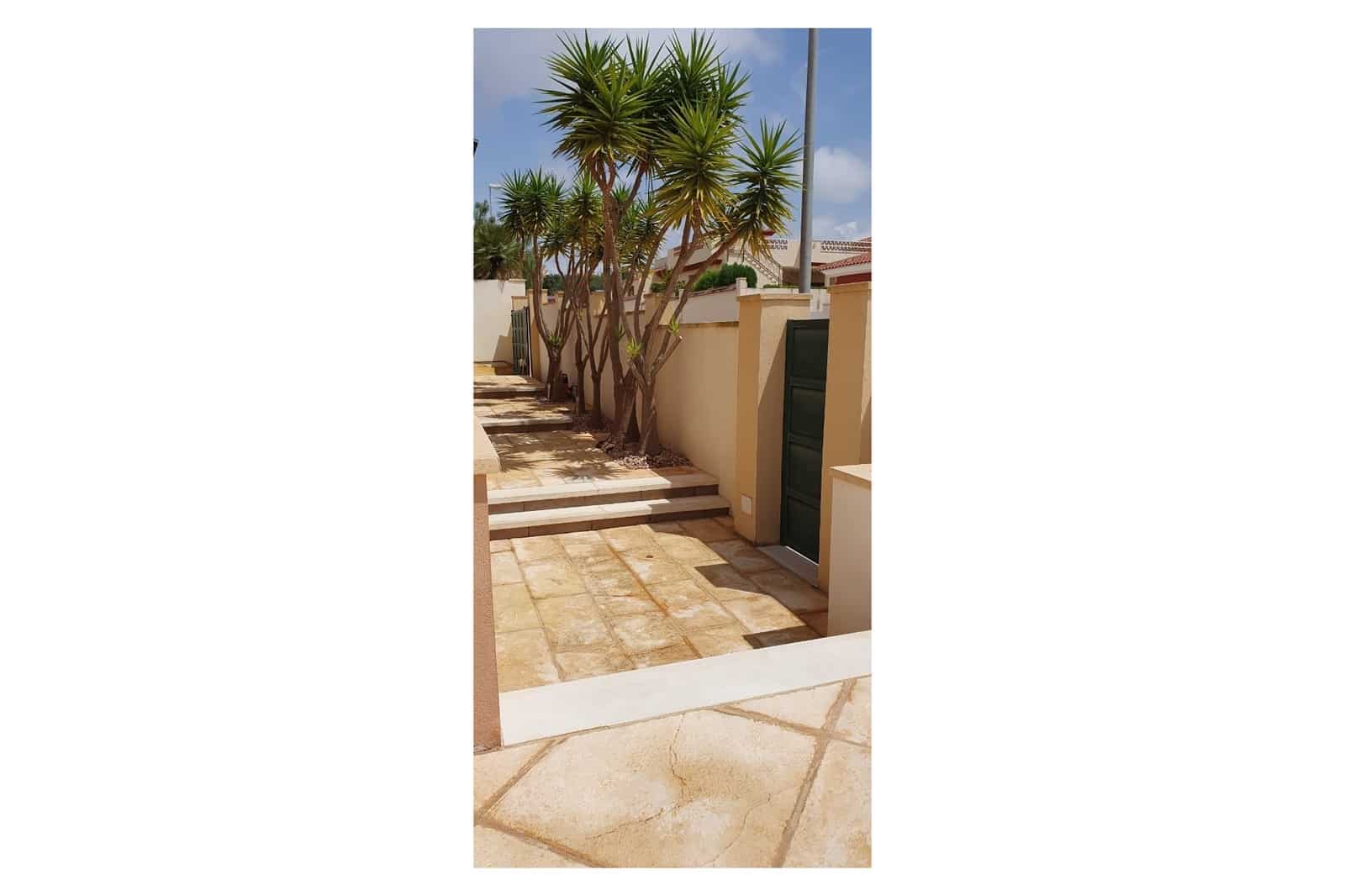 Chalet de 4 habitaciones en Ciudad Quesada en venta con piscina - 470.000 € (Ref: 9858797)