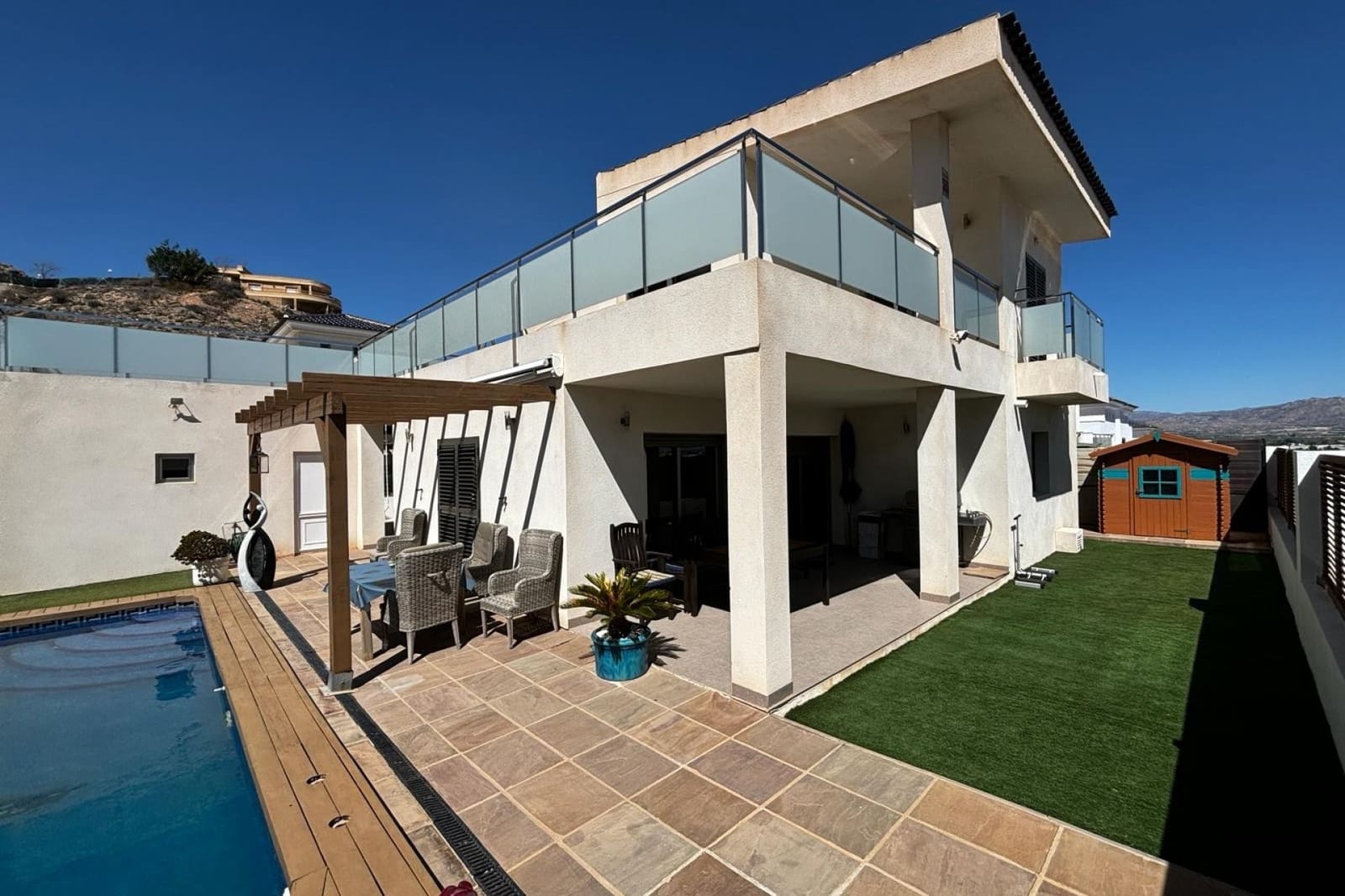 3 slaapkamer Villa te koop in Cox met zwembad garage - € 340.000 (Ref: 9858798)