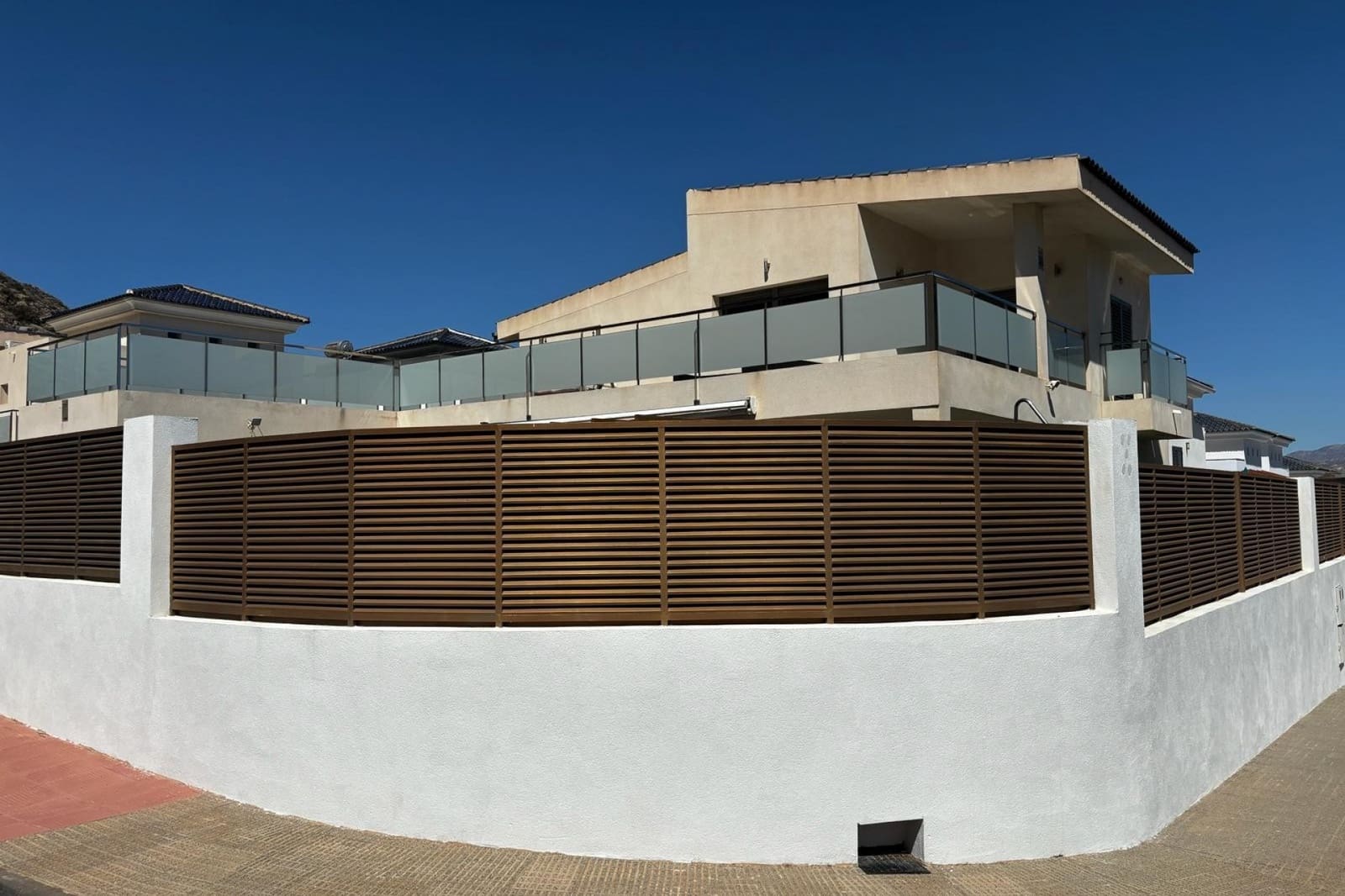 3 slaapkamer Villa te koop in Cox met zwembad garage - € 340.000 (Ref: 9858798)