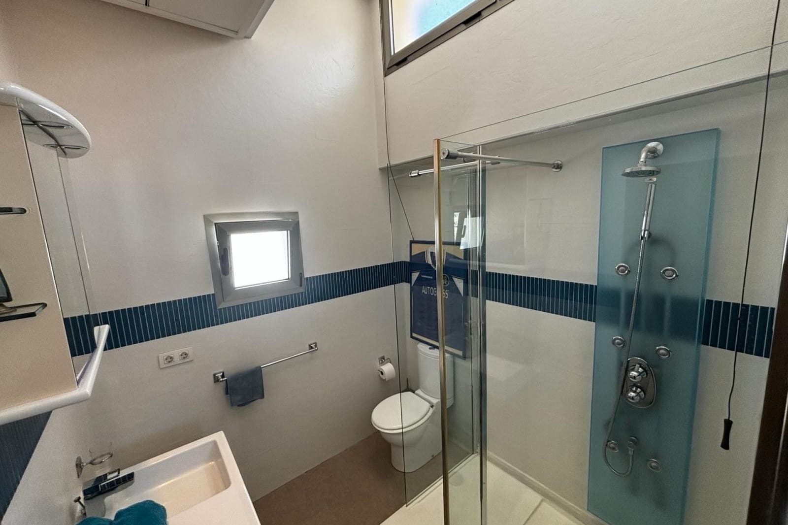 3 slaapkamer Villa te koop in Cox met zwembad garage - € 340.000 (Ref: 9858798)