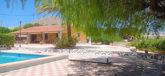 4 bedroom Villa for sale in Novelda with pool - € 280,000 (Ref: 9888477)