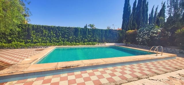 4 bedroom Villa for sale in Novelda with pool - € 280,000 (Ref: 9888477)