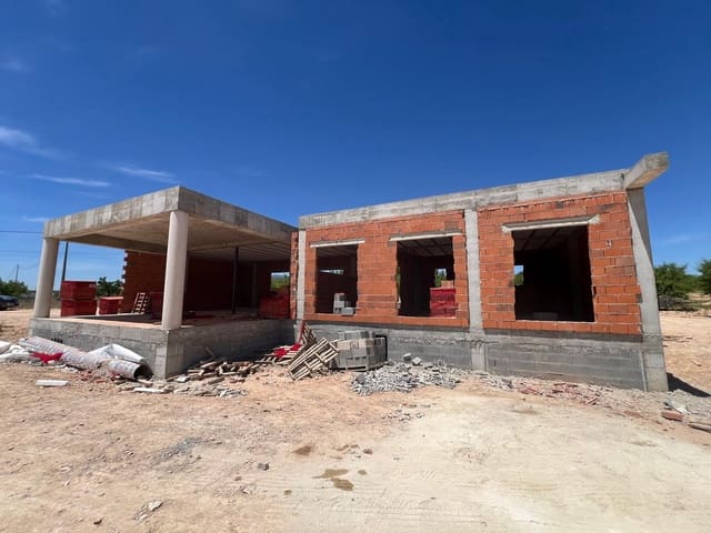 3 soveværelse Villa til salg i Pinoso med swimmingpool - € 379.000 (Ref: 9932469)