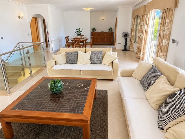 5 bedroom Villa for sale in Algorfa with pool garage - € 780,000 (Ref: 10004504)