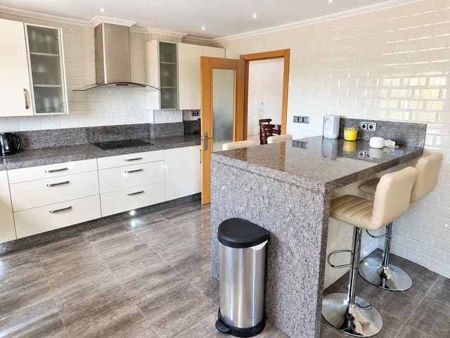 5 bedroom Villa for sale in Algorfa with pool garage - € 780,000 (Ref: 10004504)