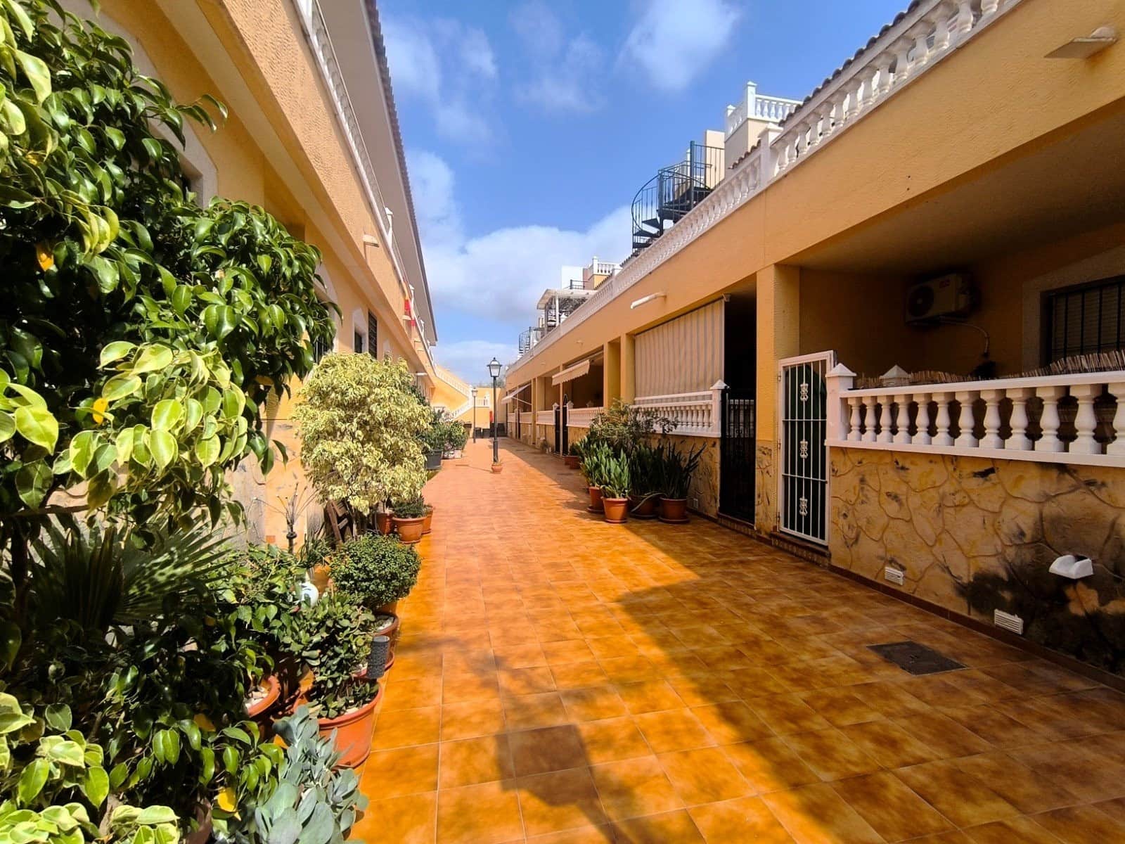2 soverom Leilighet til salgs i Orihuela med svømmebasseng - € 95 000 (Ref: 10060626)