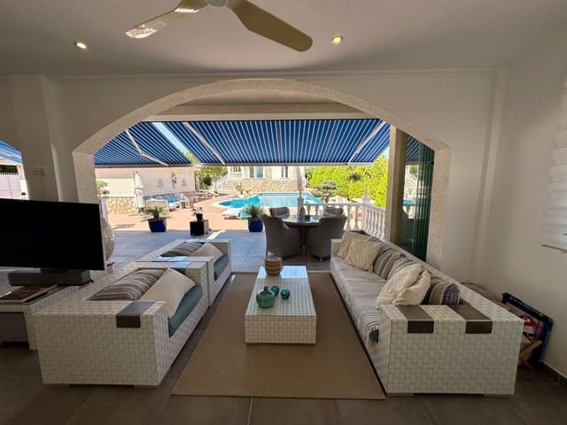 Chalet de 6 habitaciones en Doña Pepa, Rojales en venta con piscina garaje - 845.000 € (Ref: 10060628)