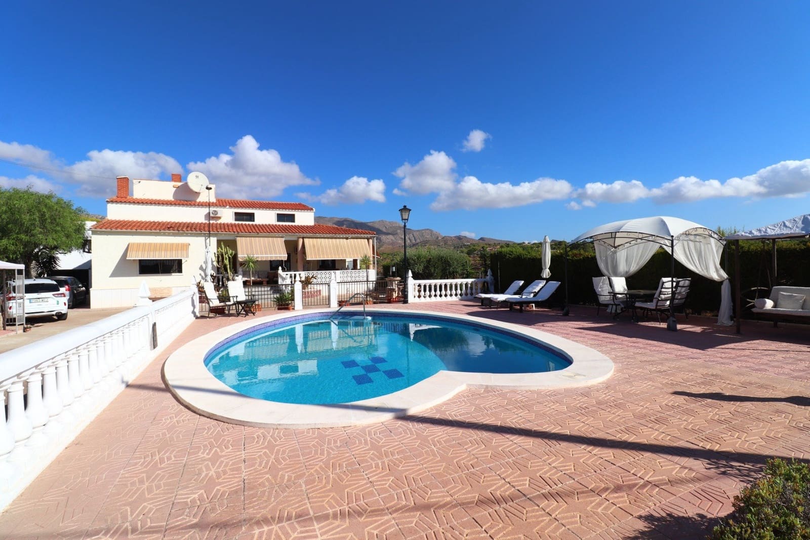 6 bedroom Villa for sale in Crevillente / Crevillent with pool garage - € 468,000 (Ref: 10082006)