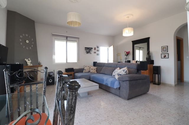 3 soveværelse Villa til salg i Callosa de Segura med swimmingpool garage - € 350.000 (Ref: 10082007)
