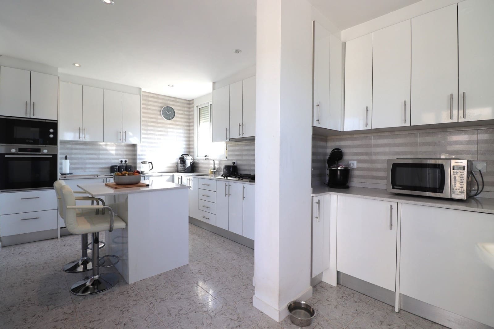 3 soveværelse Villa til salg i Callosa de Segura med swimmingpool garage - € 350.000 (Ref: 10082007)