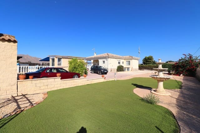3 soveværelse Villa til salg i Callosa de Segura med swimmingpool garage - € 350.000 (Ref: 10082007)