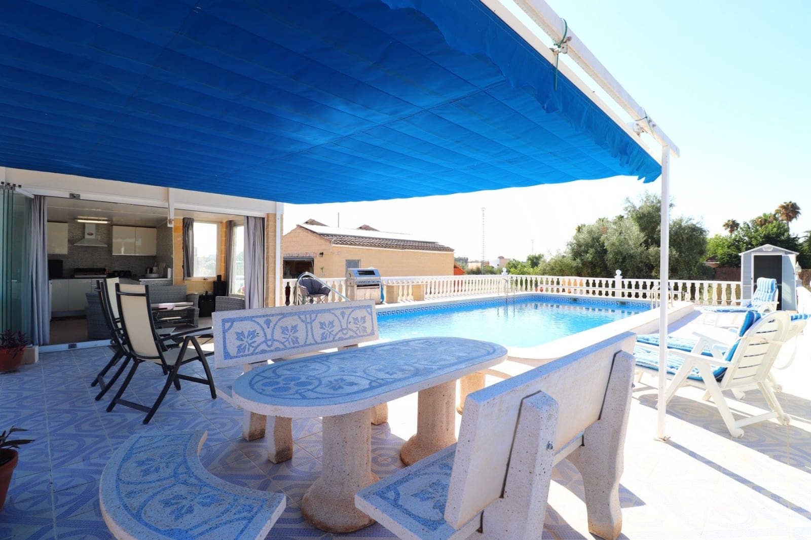 3 soveværelse Villa til salg i Callosa de Segura med swimmingpool garage - € 350.000 (Ref: 10082007)
