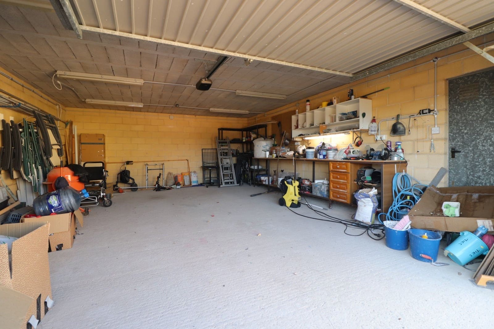 3 soveværelse Villa til salg i Callosa de Segura med swimmingpool garage - € 350.000 (Ref: 10082007)