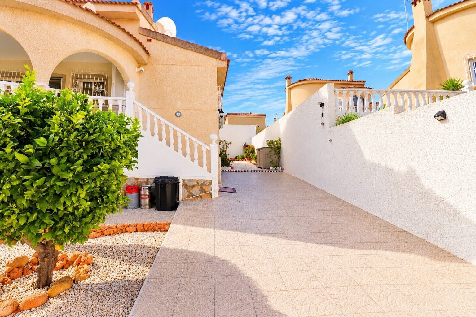 3 bedroom Villa for sale in Rojales with pool garage - € 420,000 (Ref: 10172113)