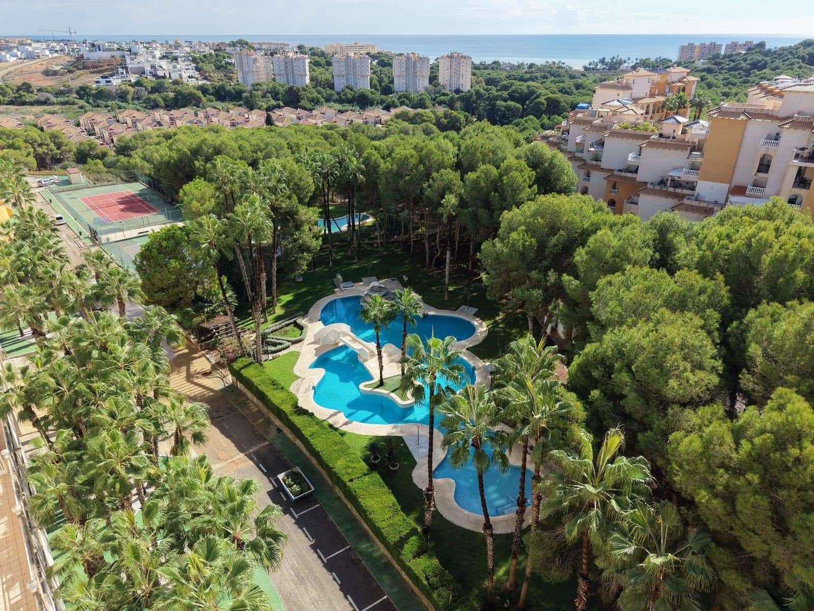 2 soveværelse Lejlighed til salg i Campoamor med swimmingpool garage - € 169.000 (Ref: 10179499)