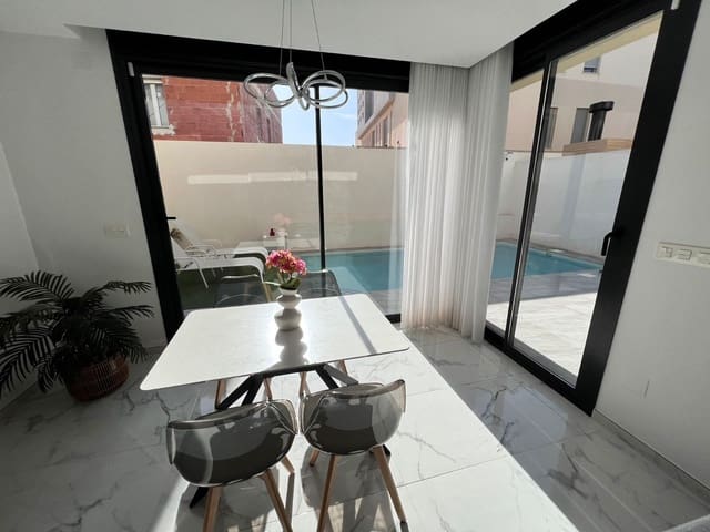 Chalet de 3 habitaciones en Los Montesinos en venta con piscina - 379.000 € (Ref: 8656490)