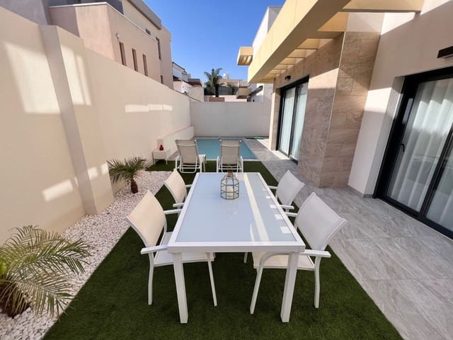 Chalet de 3 habitaciones en Los Montesinos en venta con piscina - 379.000 € (Ref: 8656490)