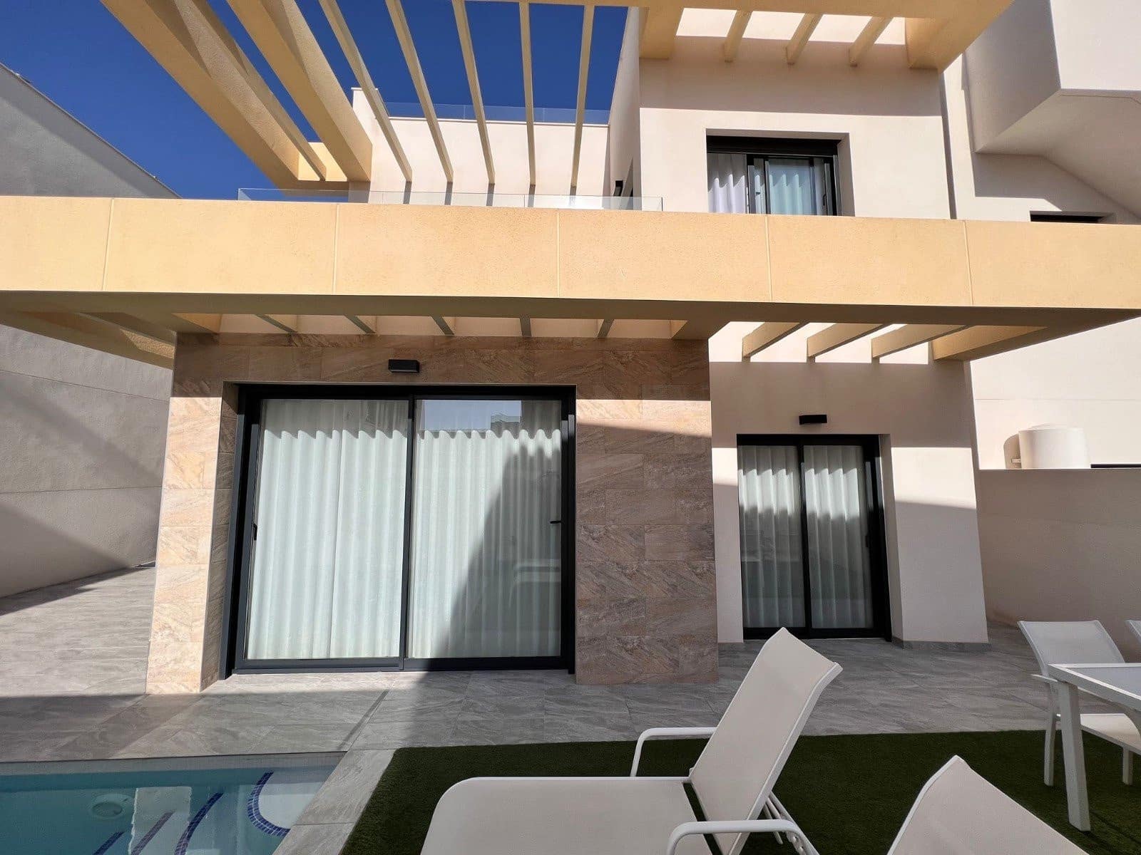 Chalet de 3 habitaciones en Los Montesinos en venta con piscina - 379.000 € (Ref: 8656490)