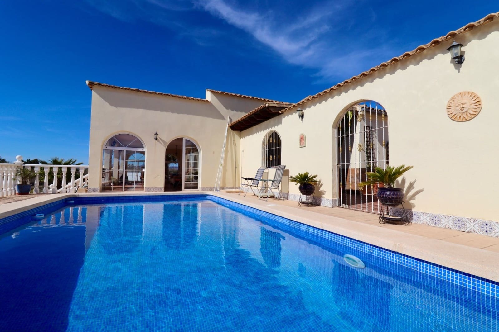 5 soveværelse Finca/Landehus til salg i Catral med swimmingpool - € 399.000 (Ref: 8884529)
