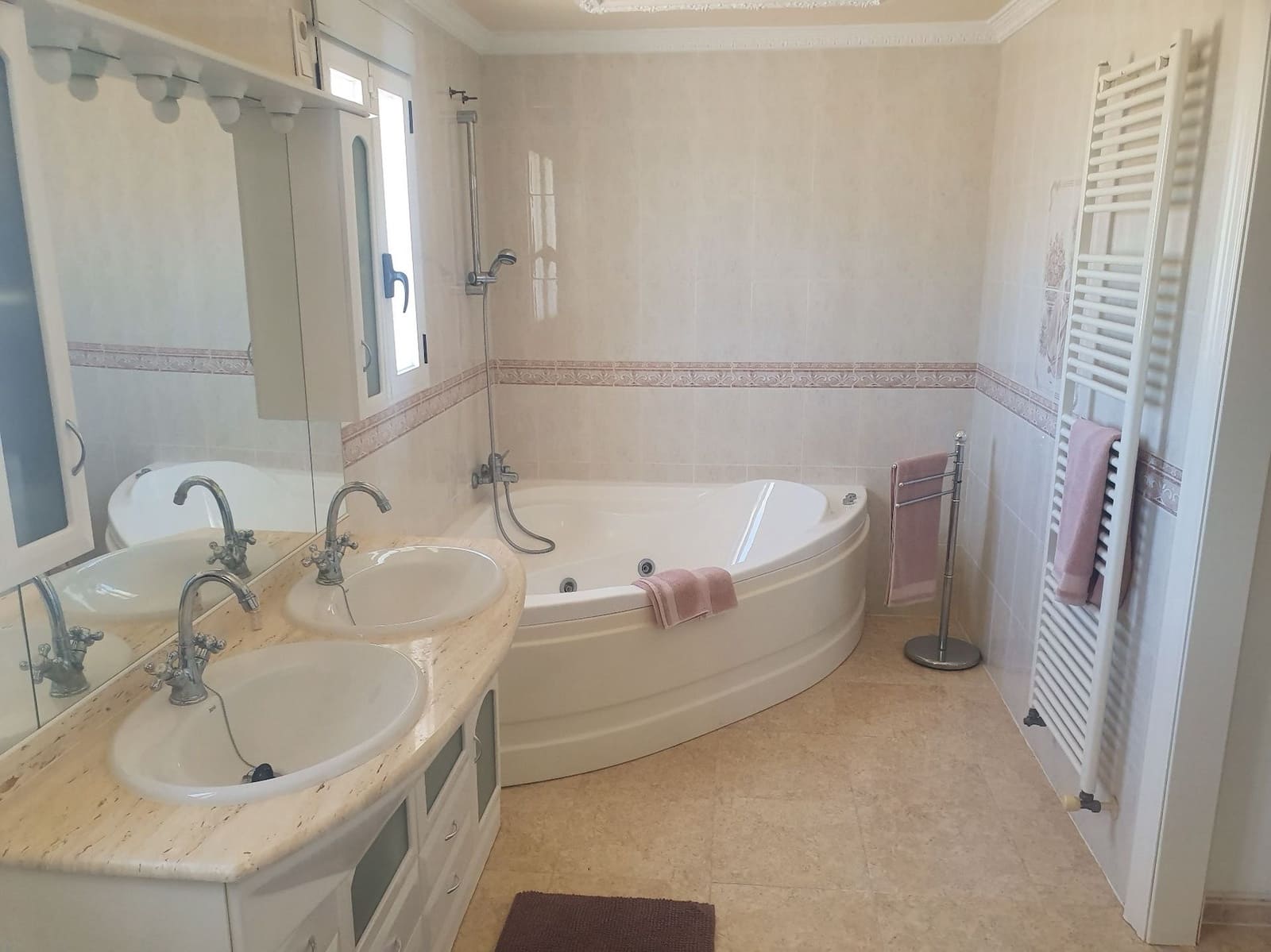 4 bedroom Villa for sale in Algorfa with pool garage - € 529,000 (Ref: 8895405)