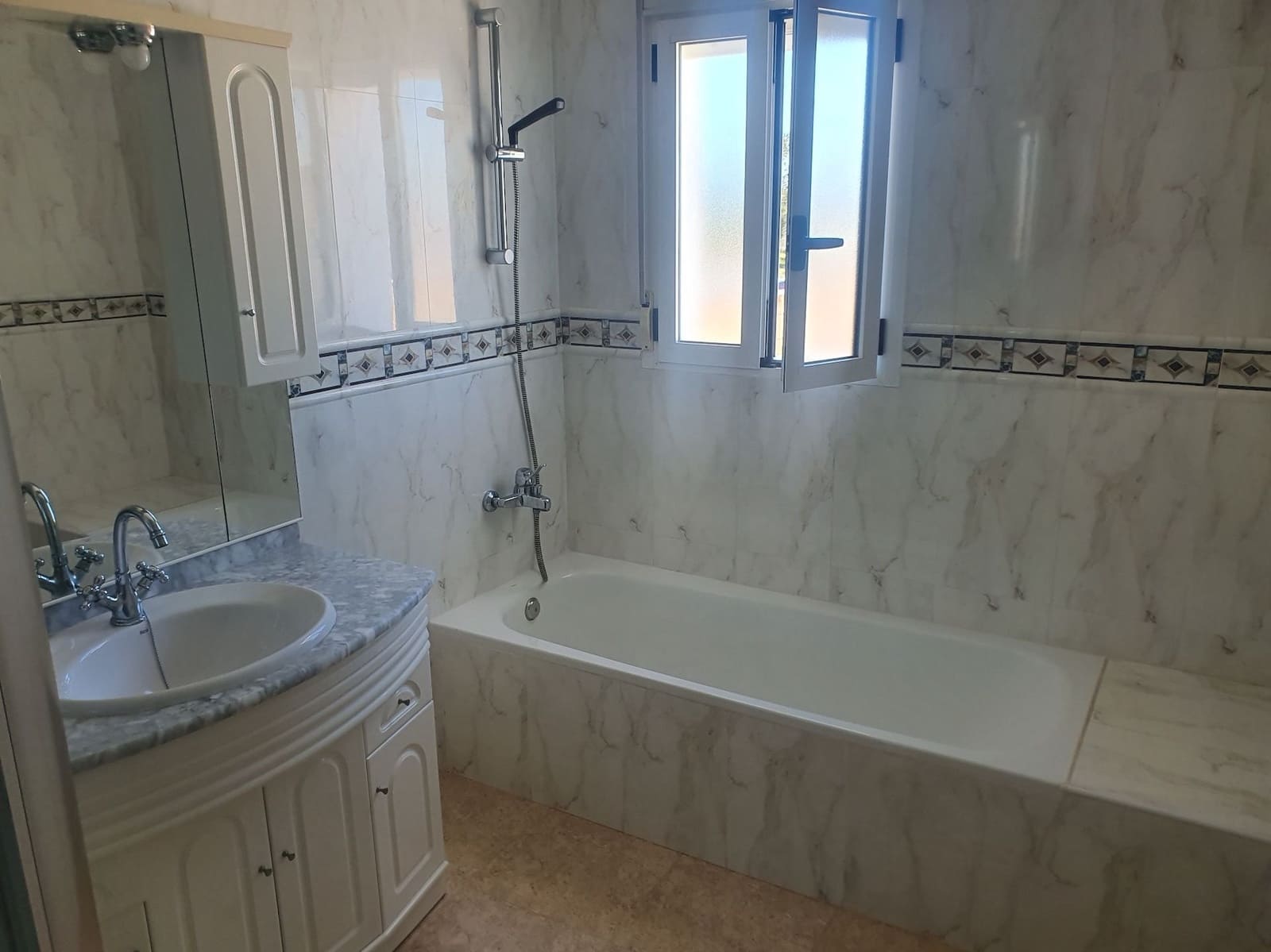 4 bedroom Villa for sale in Algorfa with pool garage - € 529,000 (Ref: 8895405)