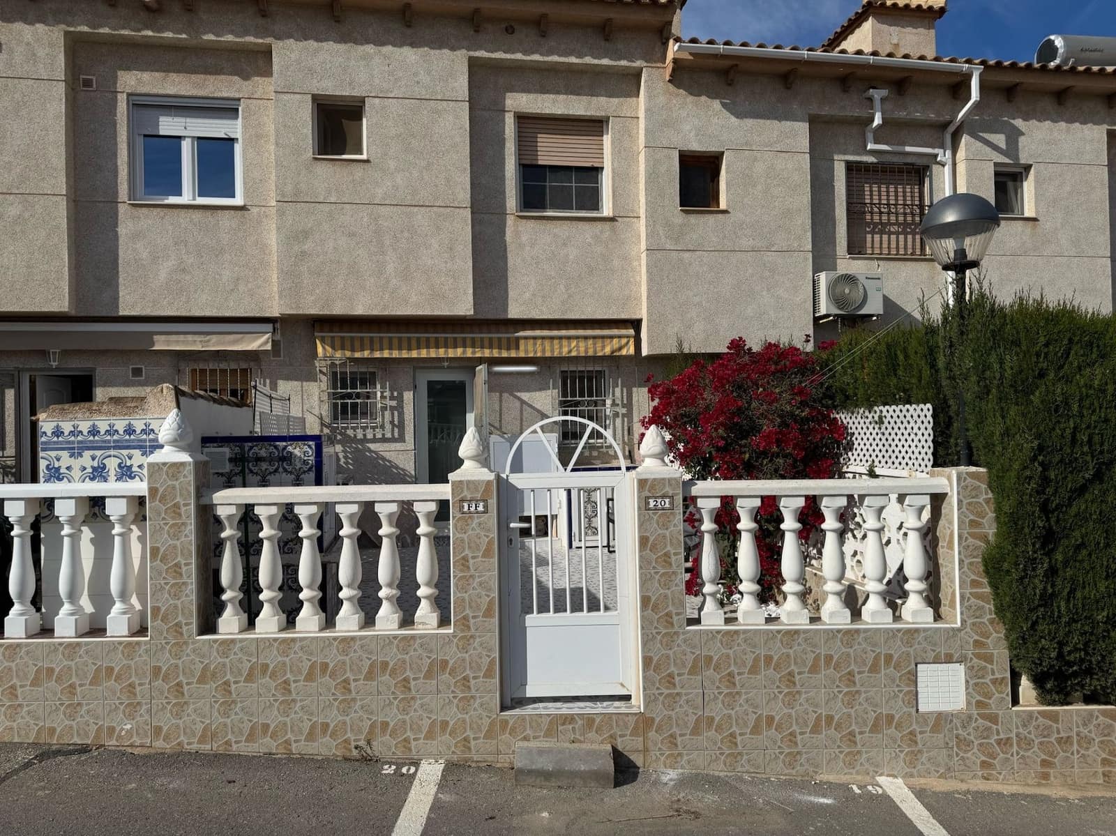 2 slaapkamer Huis te koop in La Mata met zwembad garage - € 199.000 (Ref: 8904585)