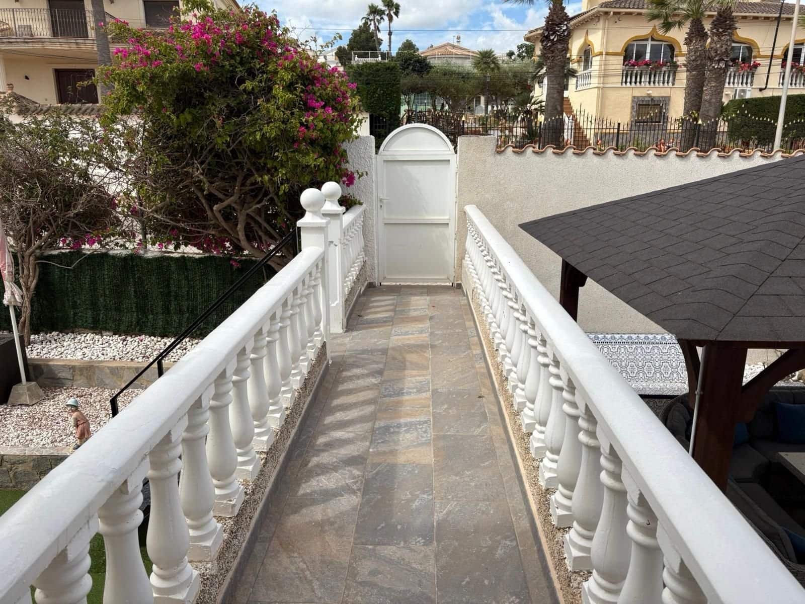 5 soveværelse Villa til salg i Algorfa med swimmingpool garage - € 685.000 (Ref: 8973765)