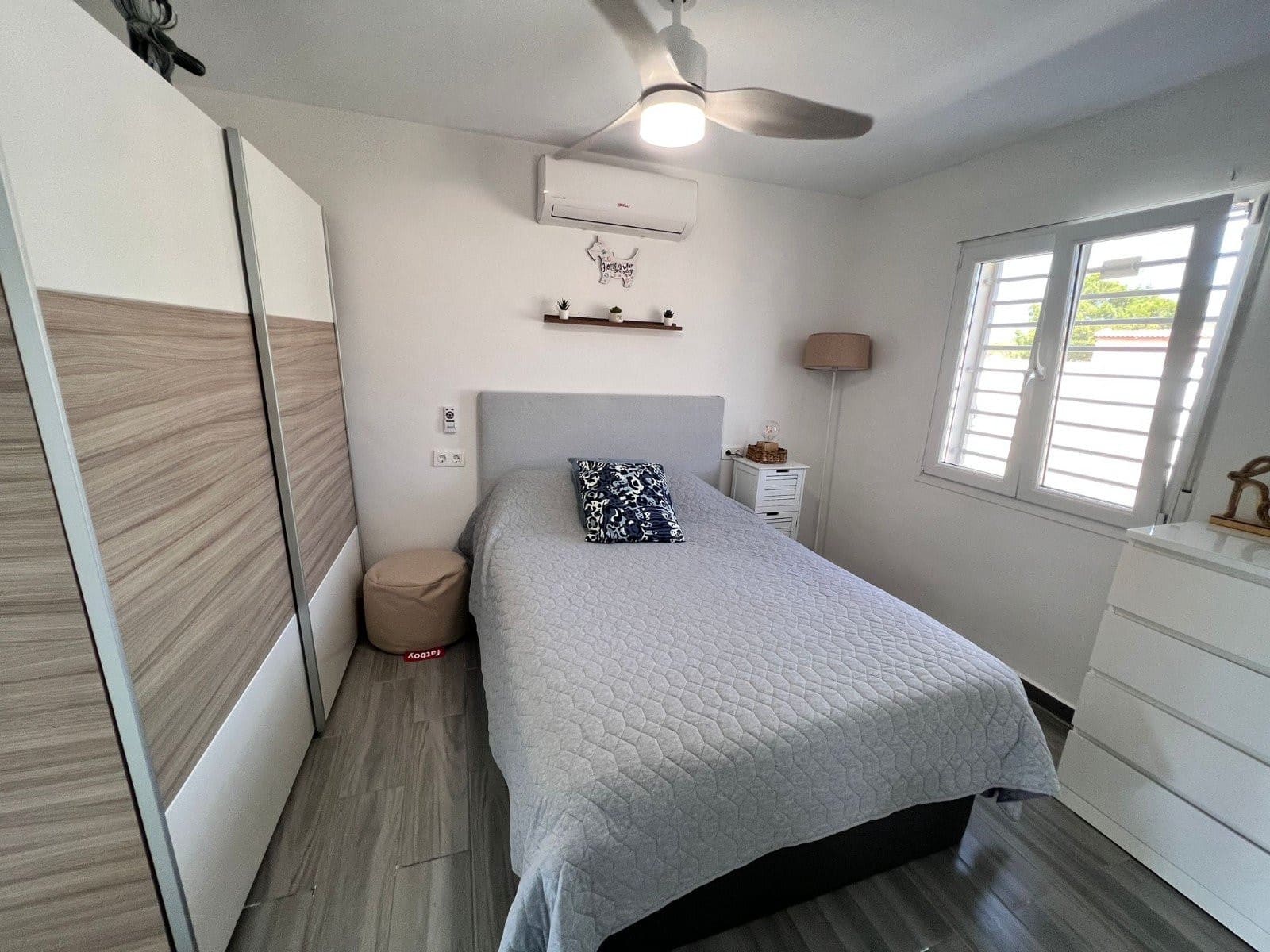 Chalet de 3 habitaciones en La Marina en venta con piscina - 425.000 € (Ref: 8990100)