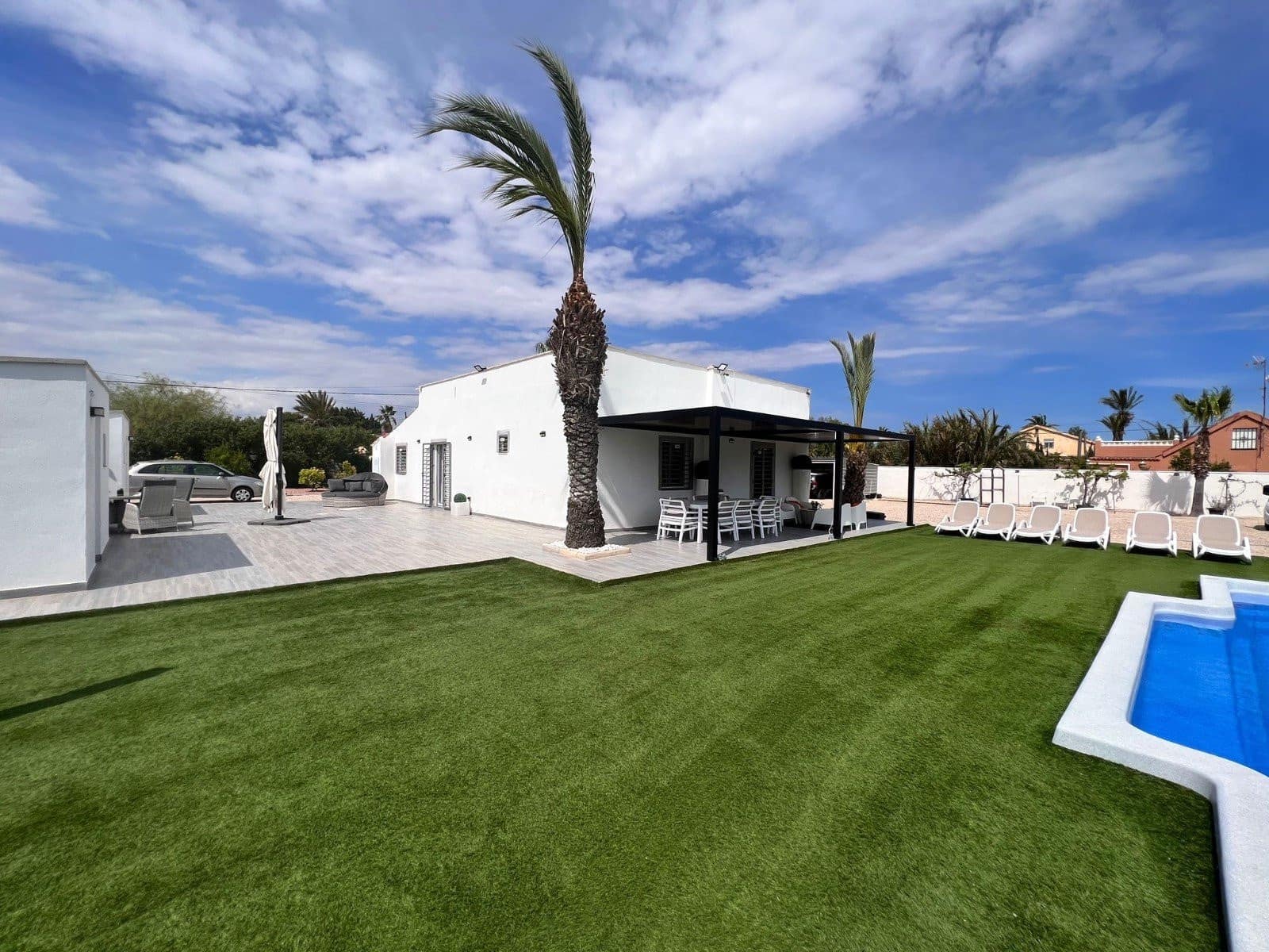 Chalet de 3 habitaciones en La Marina en venta con piscina - 425.000 € (Ref: 8990100)