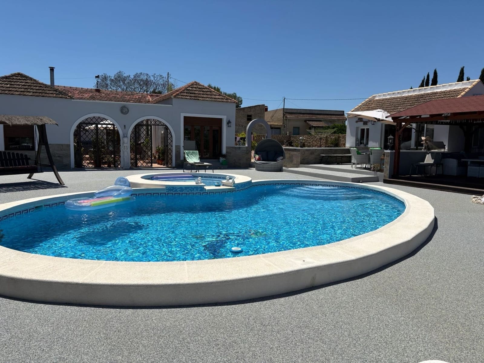 5 soveværelse Villa til salg i Jacarilla med swimmingpool - € 595.000 (Ref: 9000765)