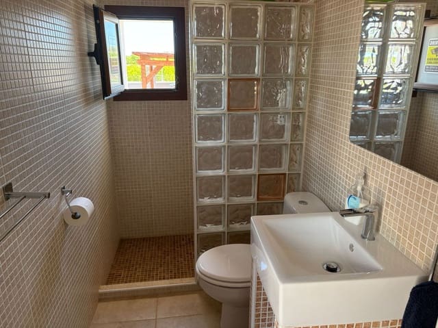 5 bedroom Villa for sale in Jacarilla with pool - € 595,000 (Ref: 9000765)