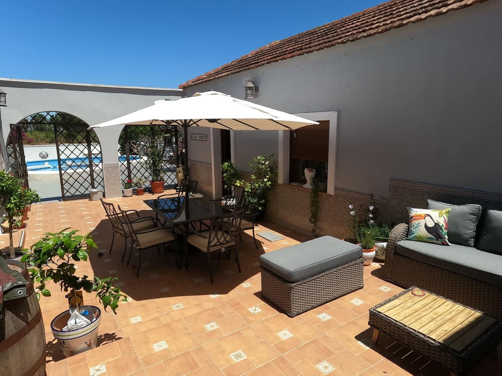 5 soveværelse Villa til salg i Jacarilla med swimmingpool - € 595.000 (Ref: 9000765)