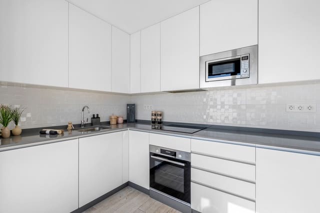 4 quarto Moradia para venda em Centro, Los Alcázares com piscina garagem - 649 000 € (Ref: 9383873)