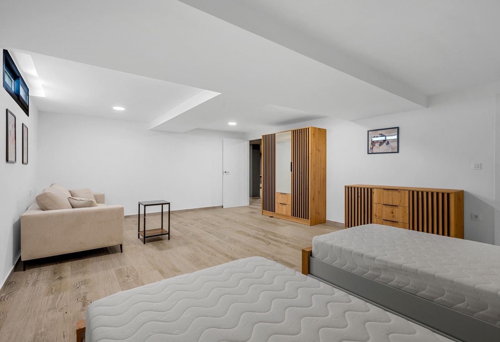 4 makuuhuone Huvila myytävänä paikassa Los Alcazares mukana uima-altaan 
autotalli - 649 000 € (Ref: 9383873)