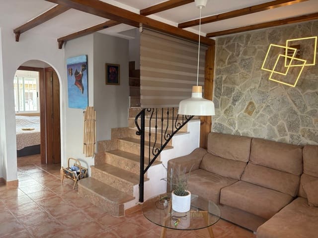 3 bedroom Townhouse for sale in Algorfa with pool - € 220,000 (Ref: 9385991)