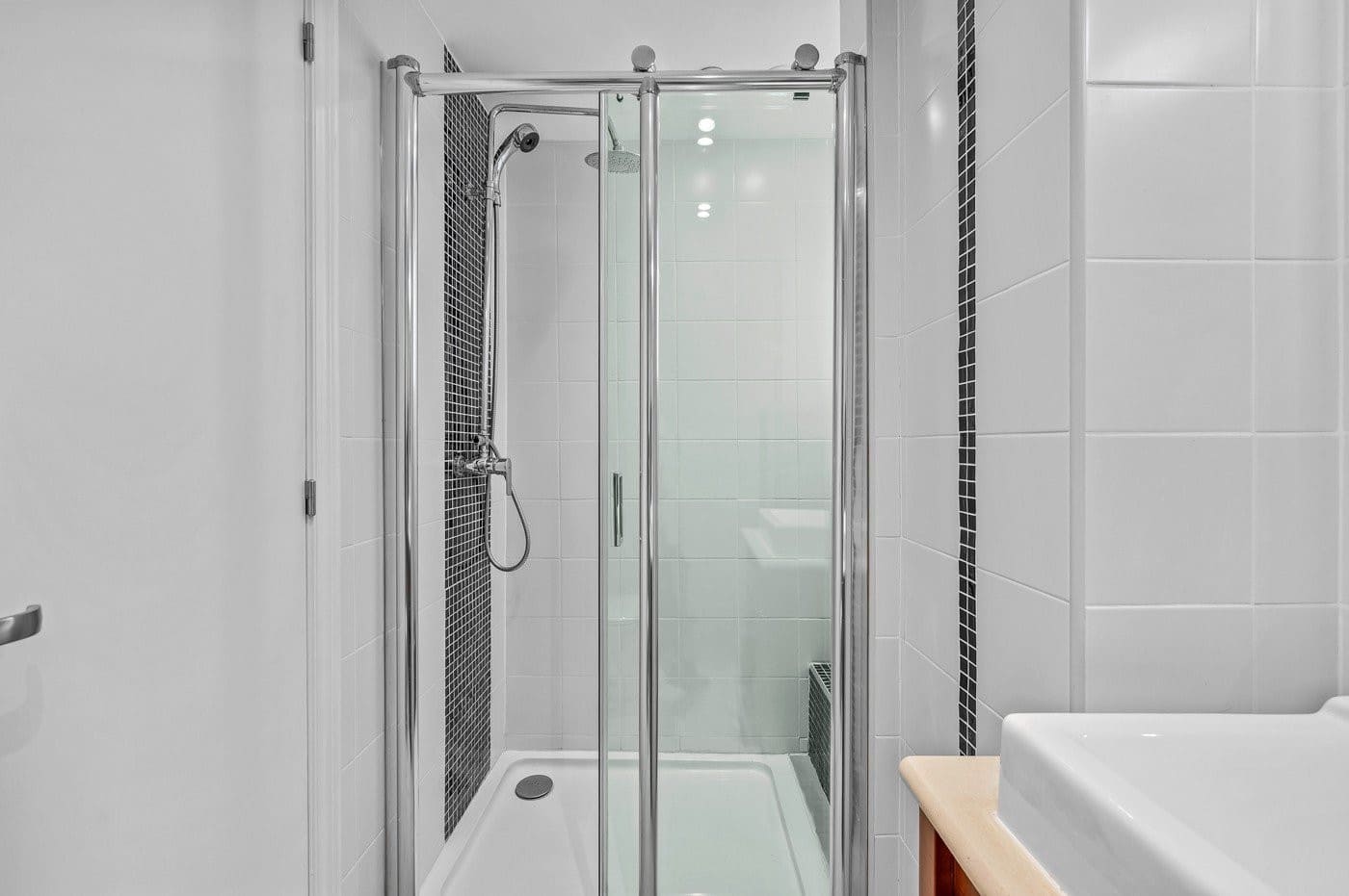 3 bedroom Apartment for sale in Punta Prima with pool - € 269,000 (Ref: 9399975)