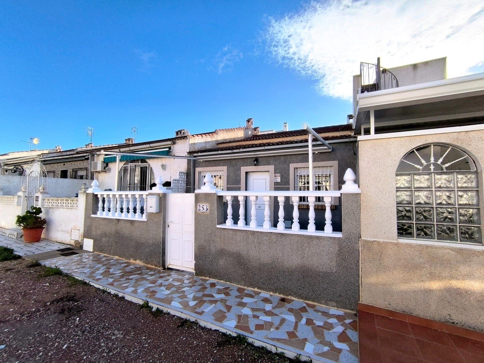 2 bedroom Bungalow for sale in Torrevieja - € 119,000 (Ref: 9486564)