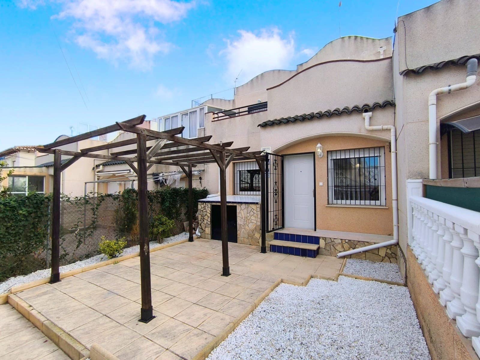 3 soverom Hus til salgs i Torrevieja med svømmebasseng - € 149 000 (Ref: 9486855)