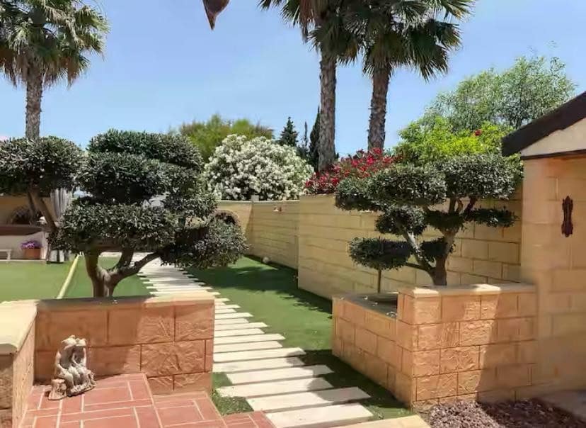 5 makuuhuone Huvila myytävänä paikassa Albatera mukana uima-altaan - 399 950 € (Ref: 9487148)