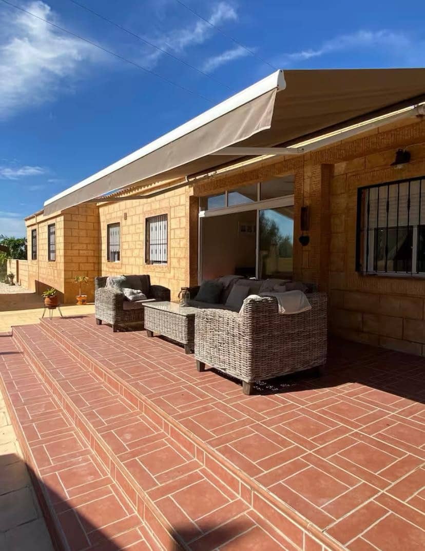 5 makuuhuone Huvila myytävänä paikassa Albatera mukana uima-altaan - 399 950 € (Ref: 9487148)