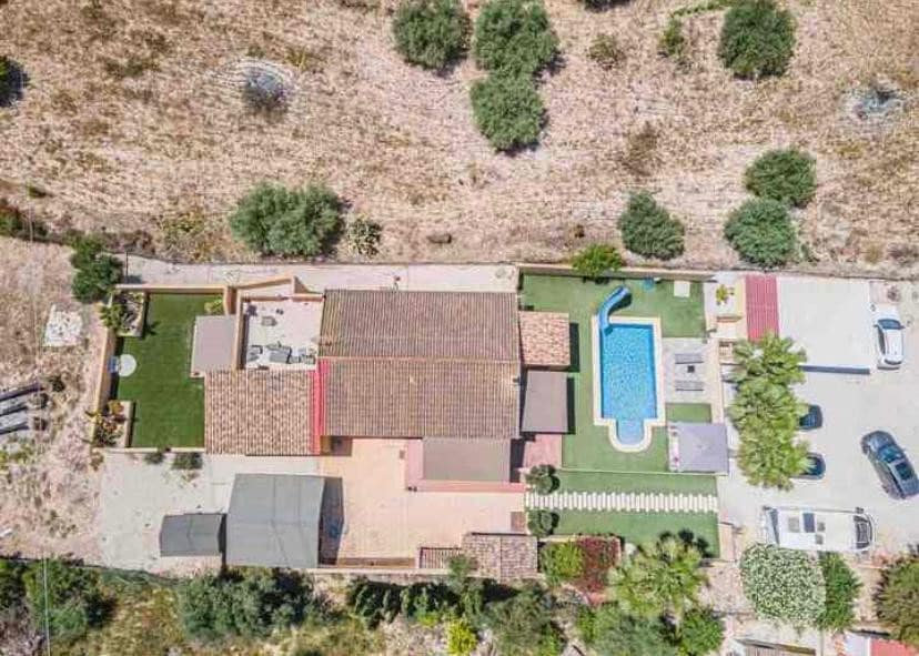 5 makuuhuone Huvila myytävänä paikassa Albatera mukana uima-altaan - 399 950 € (Ref: 9487148)