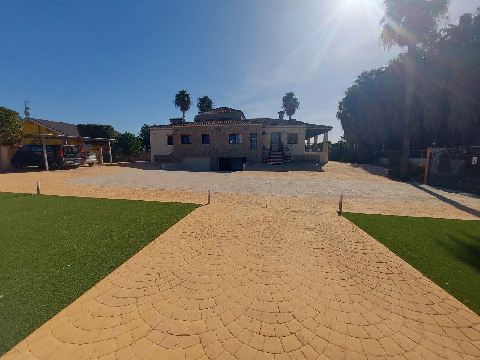 4 bedroom Villa for sale in Bigastro with pool garage - € 595,000 (Ref: 9503090)